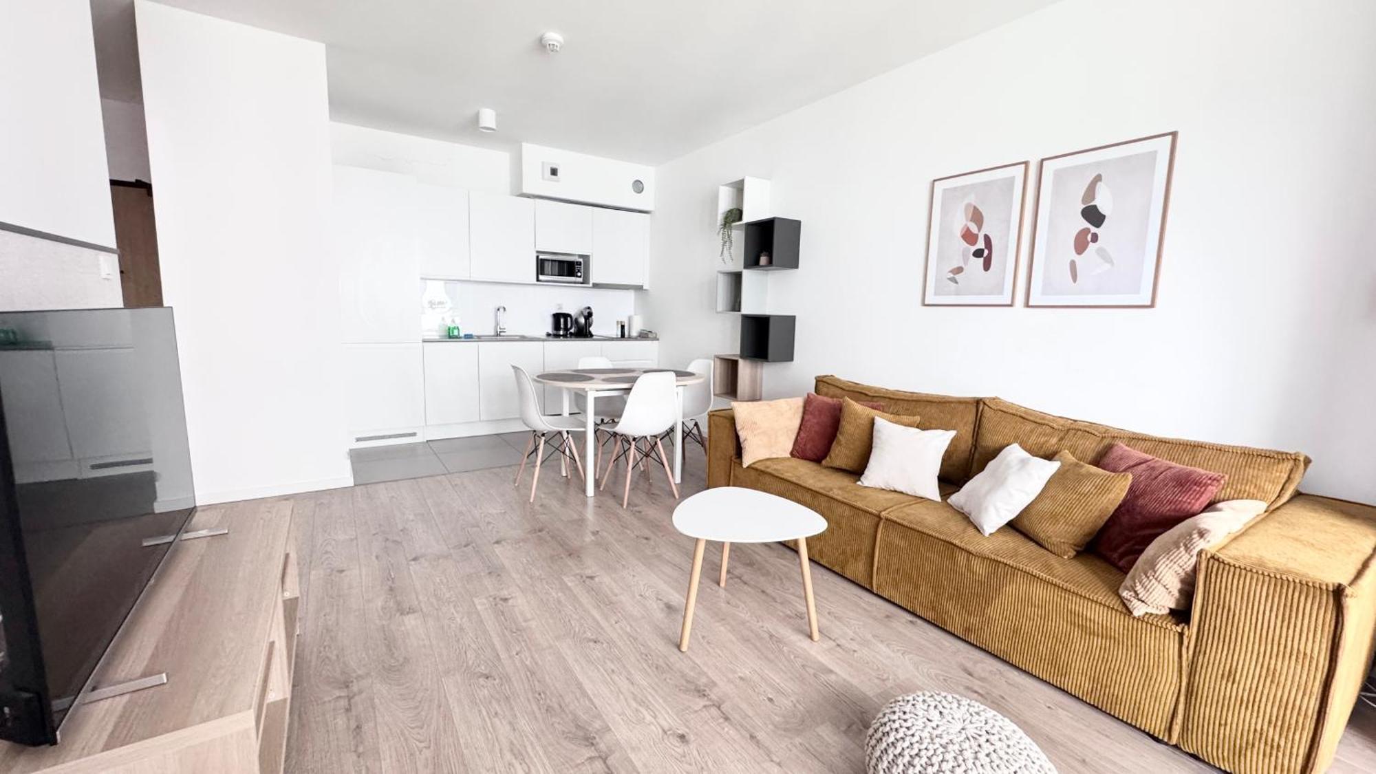 גדינייה Symphony Modern Tower Apartamenty מראה חיצוני תמונה